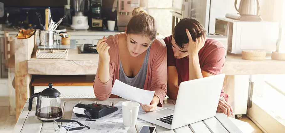 Un couple souhaite faire des économies d'énergie sur ses factures